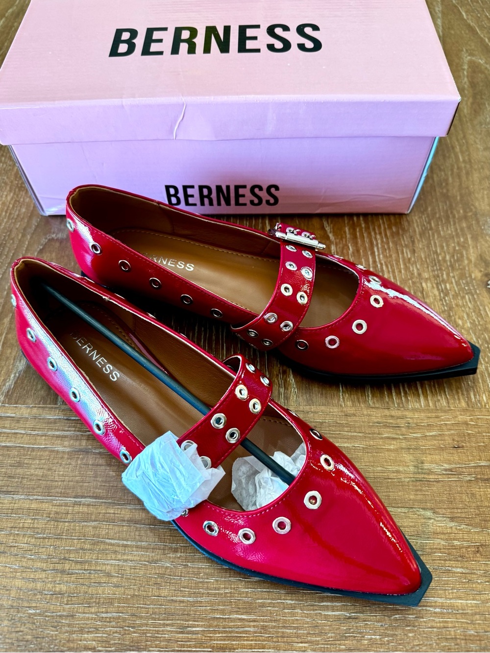 NWT red Berness Astra Grommet Mary
Jane flat 8.5 (marked 8, runs big) - Picture 3 of 13
